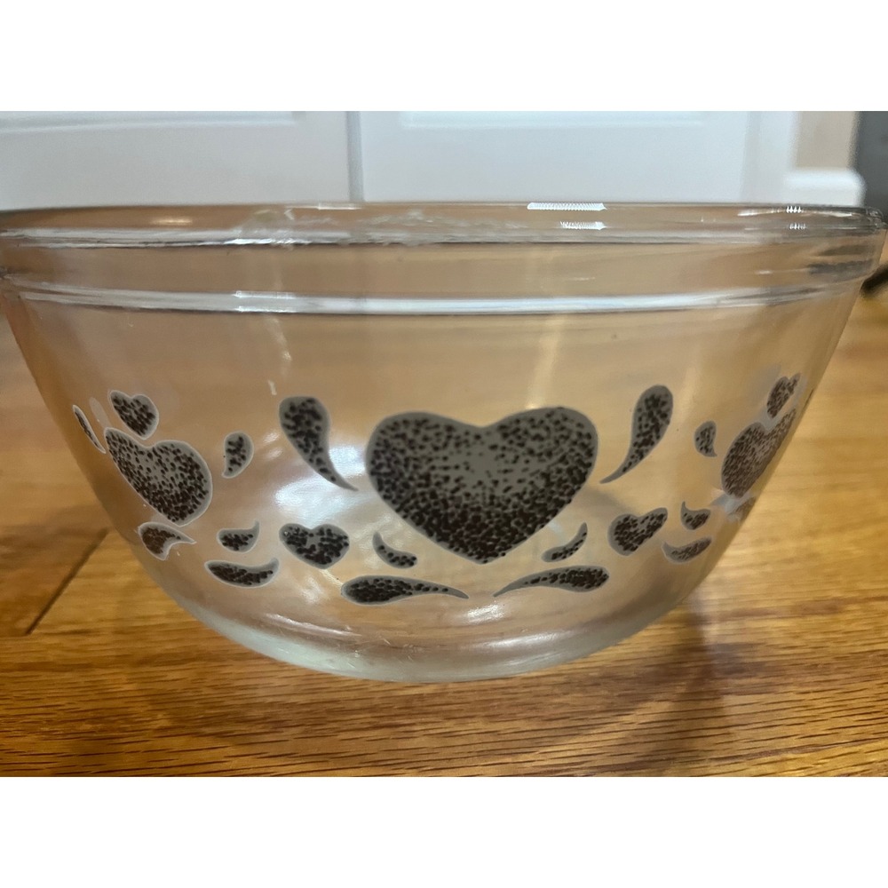 Vintage Anchor Hocking Ovenware 1.5 Qt Mixing Bowl Heart Pattern - Picture 2 of 3